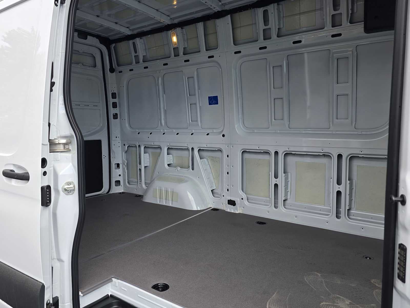 2026 Mercedes-Benz Sprinter 2500 Standard Roof I4 Diesel 144" RWD